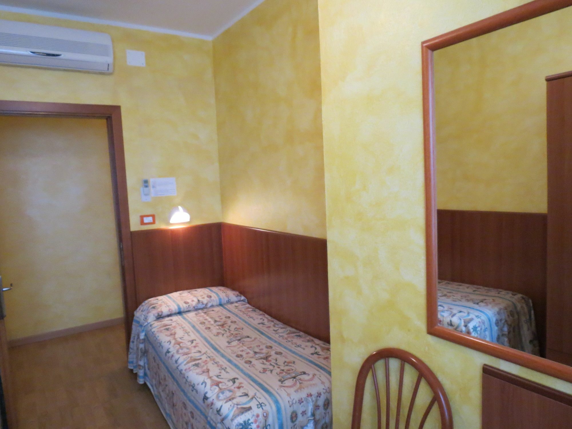 Appartamento Каорле Экстерьер фото